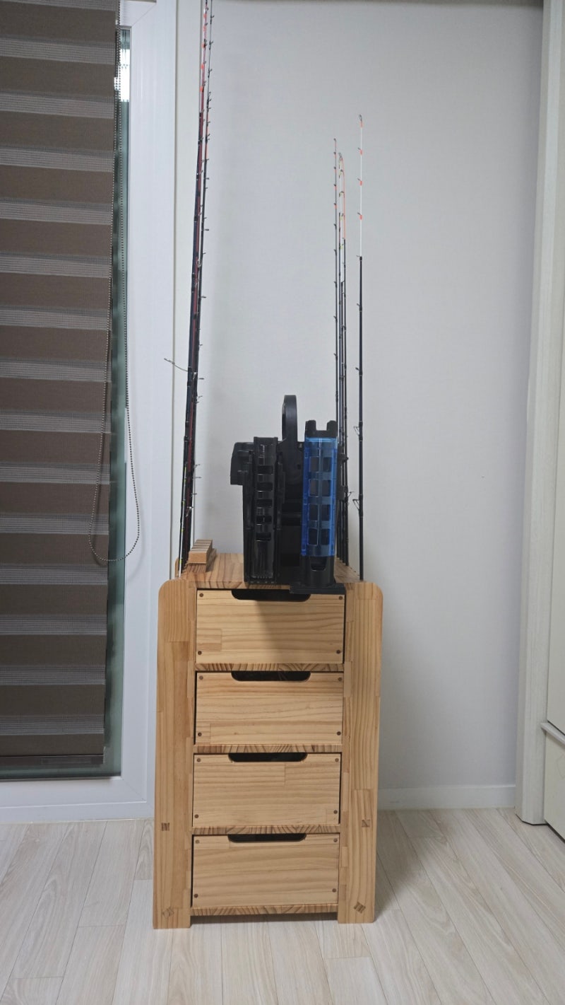 목공 DIY 직접 만들어본 중형 원목 낚시대 거치 수납장.(낚시용품)