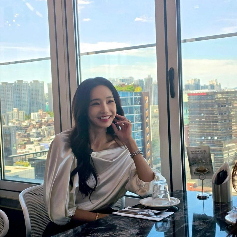 "무당 메이크업이야?"…건강 이상설 돌던 한채영, 화장 지우고 전한 근황