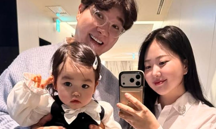 <b>박수홍</b> 가족 <b>비행기 지연</b> 논란, 무슨 일이 있었나…결국 직접 <b>사과</b>