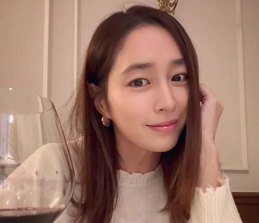 "소유하고 싶다" 이병헌♥이민정 풀빌라, 딸 안고 물놀이하던 밤