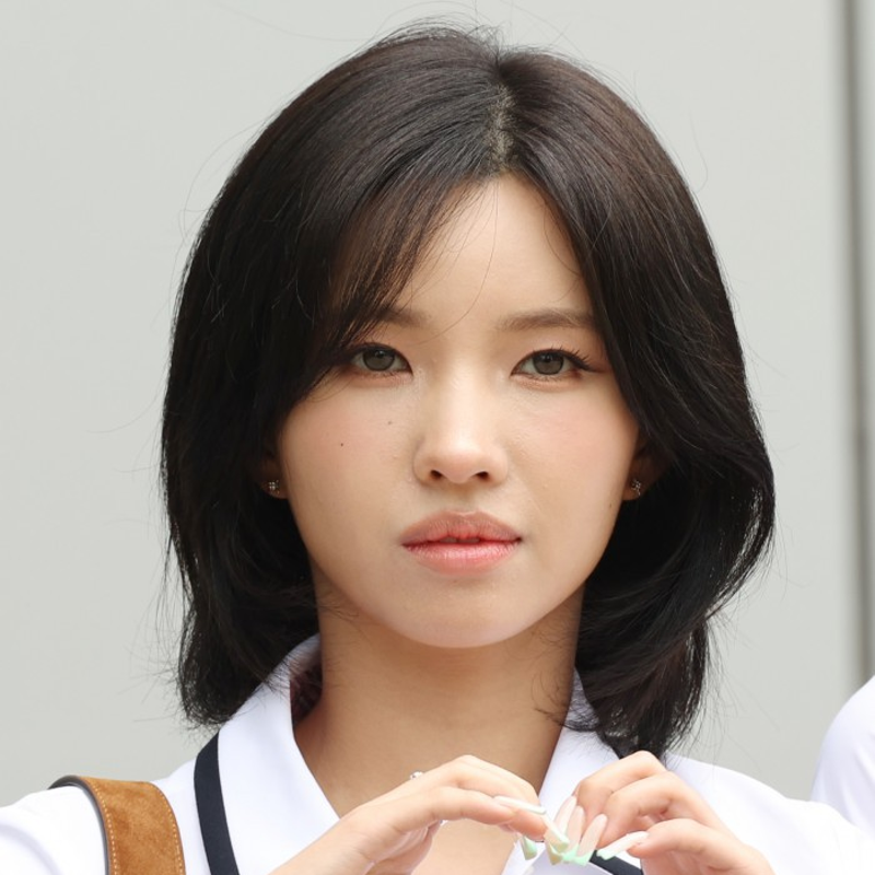 "성인 쇼 같다"는 반응까지…소연, 워터밤 무대서 티셔츠 벗은 이유는