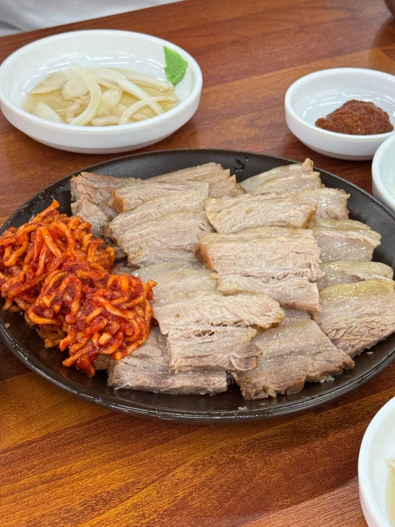 부산 망미동 맛집 식기전에 (돼지국밥/수육)