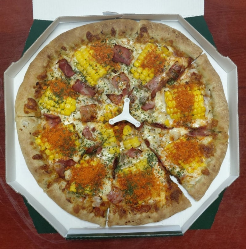[피자마루 치즈 크러스트 레드콘 피자 솔직 후기] 시즈닝 맛이 강해서 아쉬워요