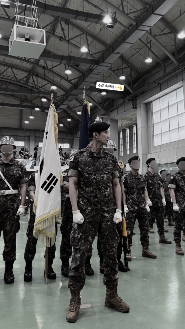 <b>이준영</b>, 육군훈련소 <b>군복핏</b> 화보 속에서 엿보이는 단단한 책임감과 ....