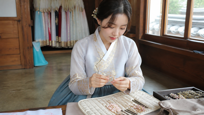 한복 체험 뒤 비녀와 머리핀이 가방에서 엉켰다면｜장신구 파우치 정리법