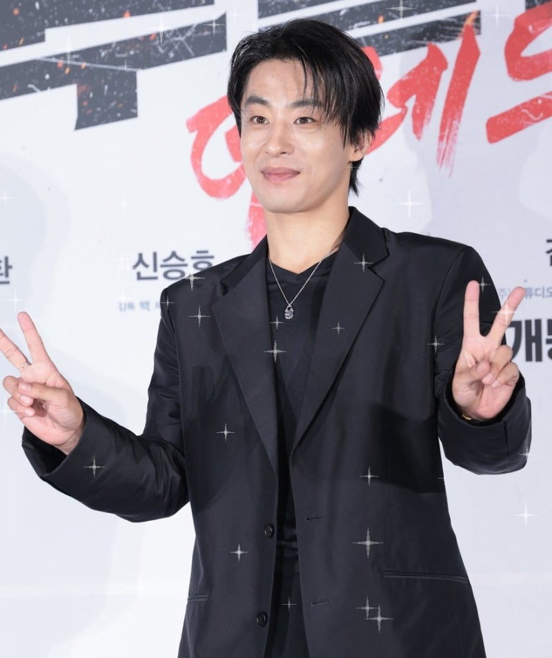 구교환, 빨간 머리로 부활한 진짜 이유…72시간 룰이 만든 새로운 얼굴