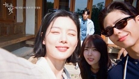 10년 만에 다시 만난 '영온커플'…박보검♥김유정, 그런데 케미가 아직도 이 정도라고?