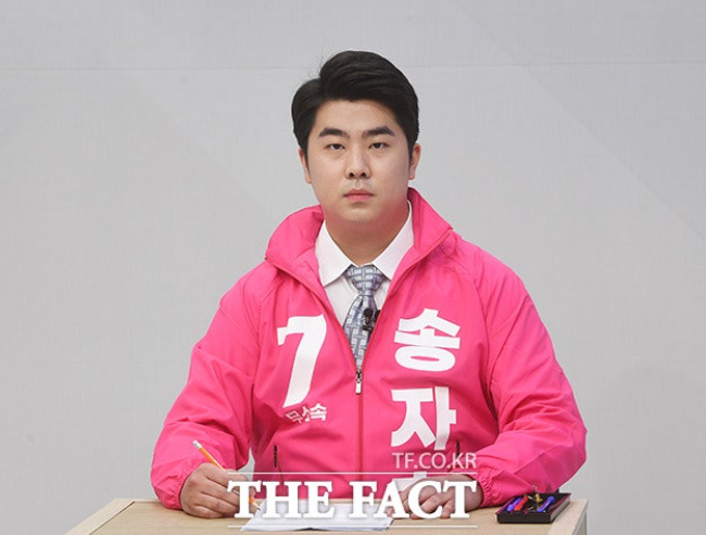 "이번엔 가수라구요?ㅋㅋ 박규리 전남친 송자호, 재판 중에도 파격 행보 계속"