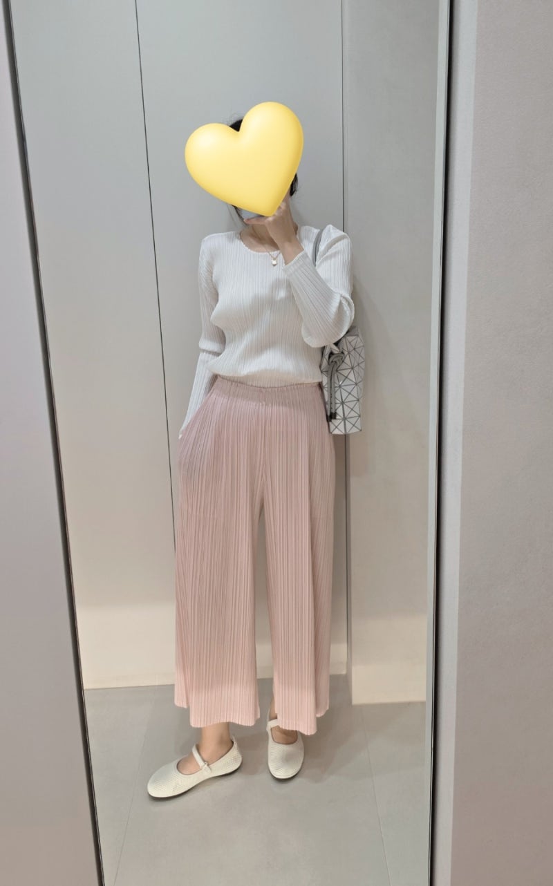 이세이미야케 플리츠플리즈 씨커 와이드 팬츠 코디러블리한 딸기요거트 색감으로 봄느낌 물....
