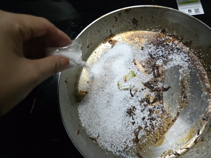 과탄산소다 뜨거운 물 반응 원리! 탄 냄비 힘 안 주고 닦는법 (알루미늄 주의)