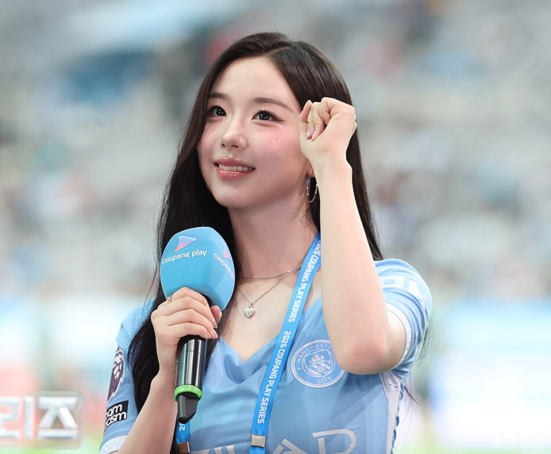 맨시티 유니폼이 유독 달라 보였던 이유, 김채연이 직접 수선한 밀착 핏