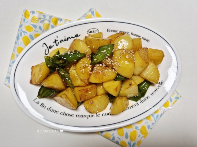 바삭한 감자볶음 레시피, 꽈리고추 넣고 더 맛있게!