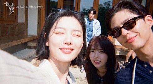 박보검·김유정, 10년 만에 다시 만난 ‘구르미’ 세자와 라온