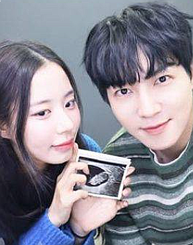 “내 최애가 남편됐다..” 팬이었던 12살 연상 가수와 결혼해 26살 엄마된 여배우