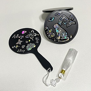 내 손안의 작은 예술! 자개 스티커 손거울 DIY 키트로 특별한 나만의 거울 만들기
