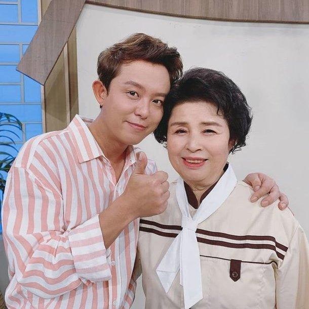 “토니안 엄마 별세?” 갑자기 퍼진 이옥진 여사 사망설…알고 보니