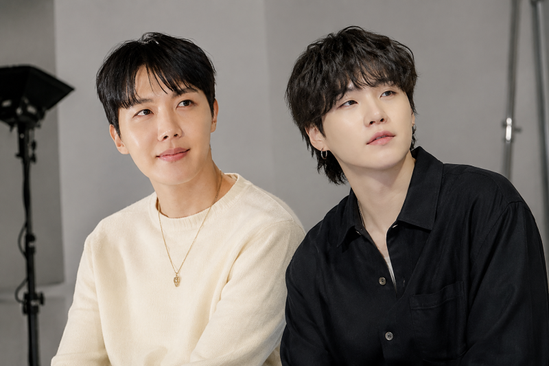 BTS 슈가·제이홉, 위버스 라이브로 전한 진짜 근황…투어 중 팬들에게 깜짝 인사