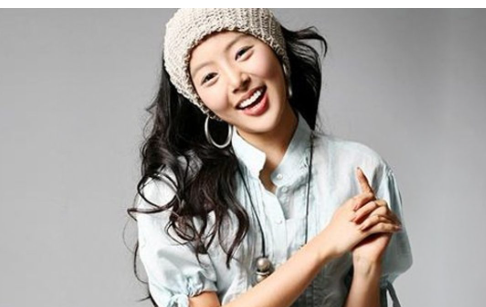 스포트라이트 뒤로하고 조용히 사라진 '샤크라 이은'… 70만 평 대저택을 떠난 충격적인 근황