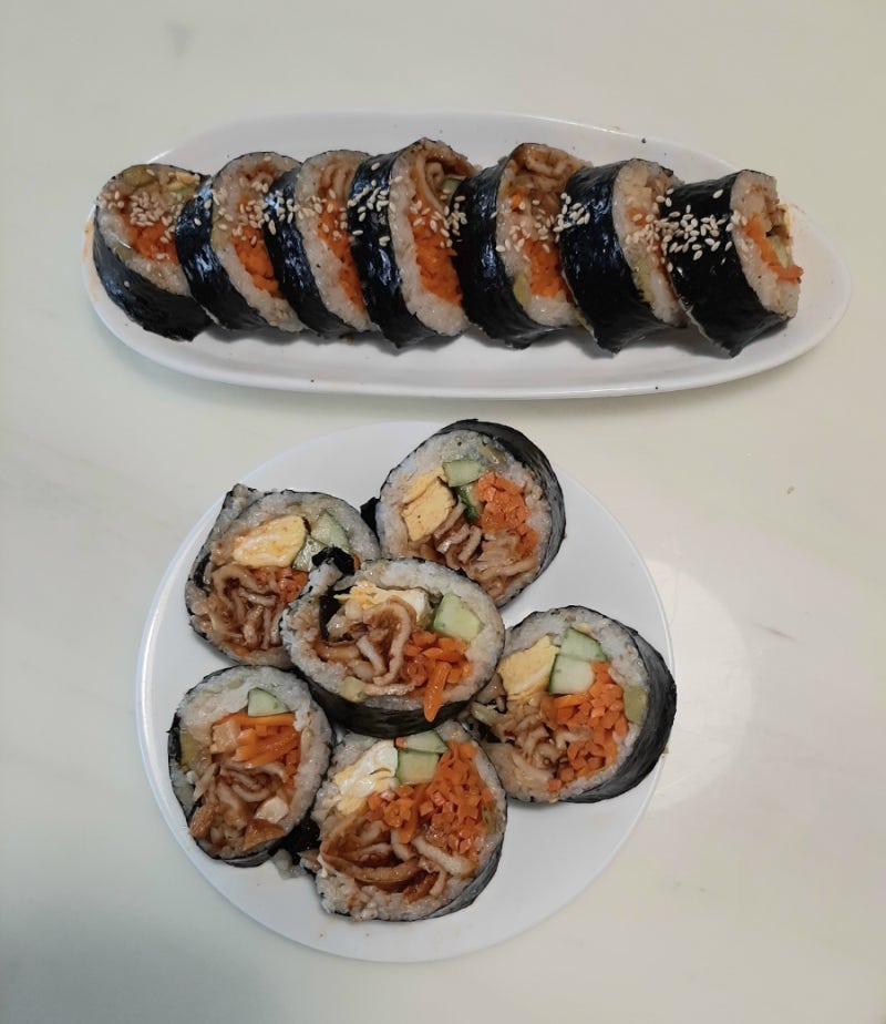 집에서 만든 아삭한 오이당근김밥! 양배추와 매콤 어묵으로 식감 살린 수제김밥 레시피