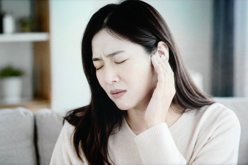 귀에서삐소리 나는 이유, 이명 원인과 병원 가야 하는 경우