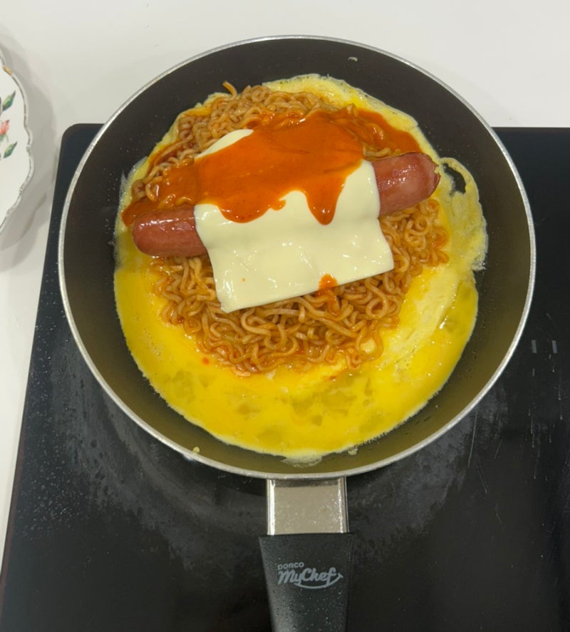 명동에서 핫하다는 불닭오믈렛 집에서 만들어봄 (불닭마요 소스가 진짜 킥)