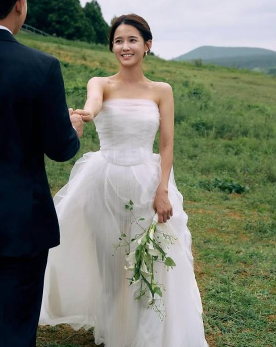 13남매 장녀로 동생들 기저귀 갈며 20대 다 바친 남보라, 30대 중반에 웨딩드레스 입고 쏟은 눈....