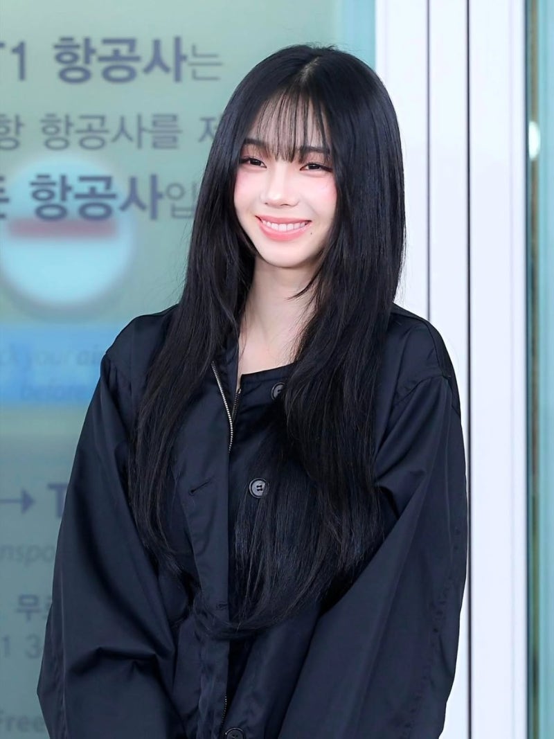 "인천공항이 또 뒤집혔다" 카리나, 싱가포르행 프라다 룩 총정리