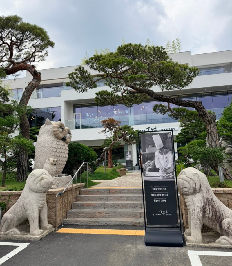천안 대형카페 추천｜홍종흔 베이커리 천안점, 평일에도 여전히 핫한곳