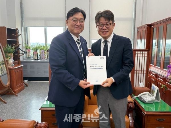 행정수도특별법 제정 위해 국회 문 두드리는 조상호 세종시장