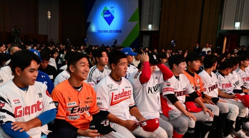 KBO가 뽑기도 전에 MLB가 싹쓸이?1라운드급 유망주 3명 2027 신인드래프트도 안 냈다 (남현우 권....