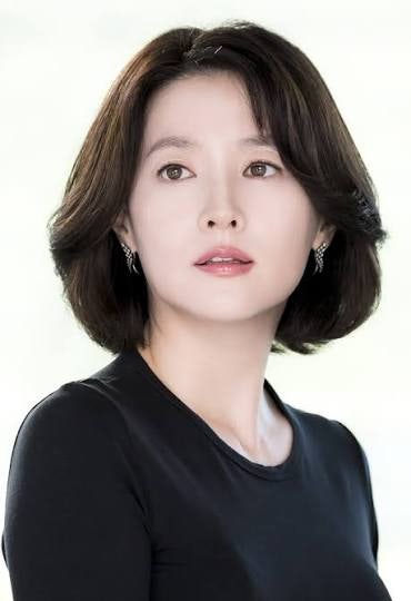 ‘대장금’으로 끝날 줄 알았는데, 55세 이영애가 다시 주목받는 이유