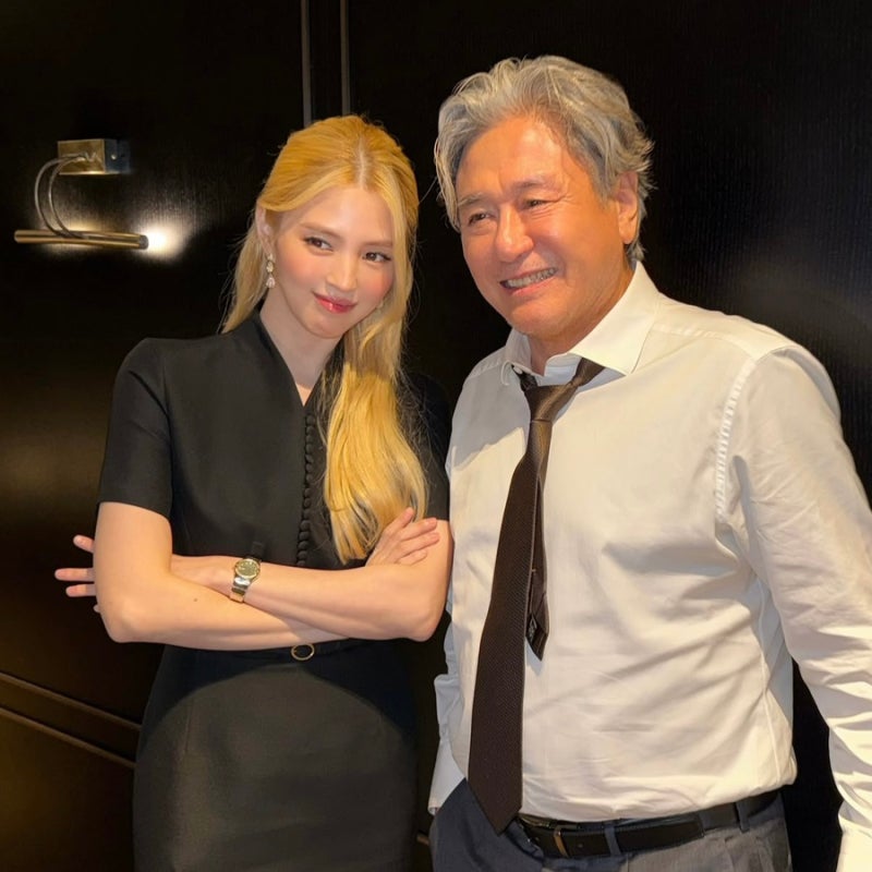 ‘블랙 디올 원피스도 묻혔다..’ 한소희 금발 어색한 이유