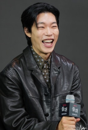 사이즈 잘못 산 거 아니었어?" 패셔니스타 류준열도 호불호 갈린 80만원대 착장의 반전