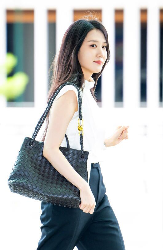 박은빈 공항패션 보테가 안디아모 860만원, 2년 전 가격이랑 비교