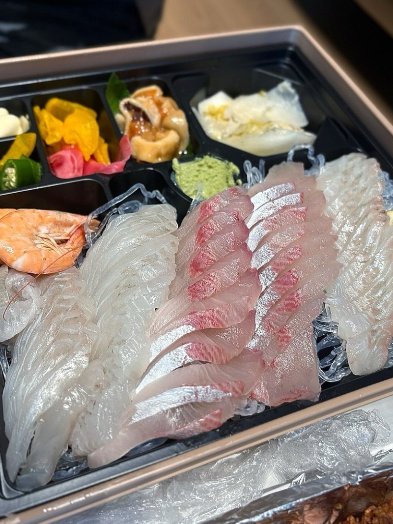 속초 중앙시장 횟집 속초 물회 맛집 고급스러운 회포장 “속초황금물회횟집”