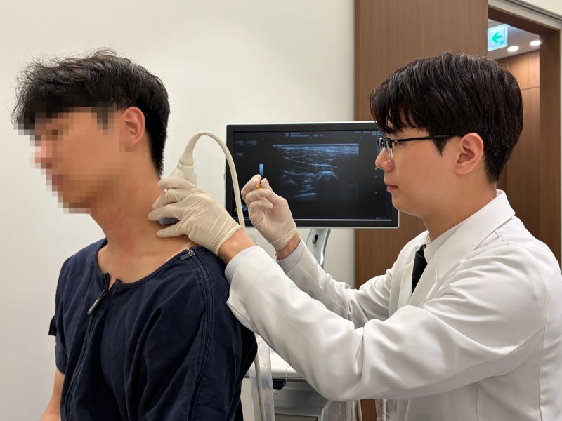 강서구 거북목 한의원, 목이 앞으로 빠지고 어깨까지 무겁다면 자세만의 문제일까요?