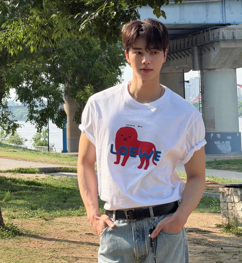 "와 키가 이정도라고?" 장신 대열 오른 여전한 잘생김 송강 프로필 MBTI 열애설 작품 이상형 키....