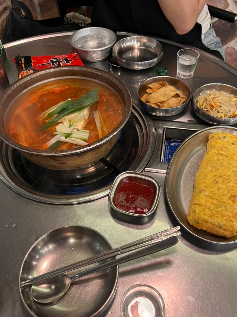 [산본 맛집] 양은냄비| “칼칼~한 김치찌개에 소주한잔, 야르“