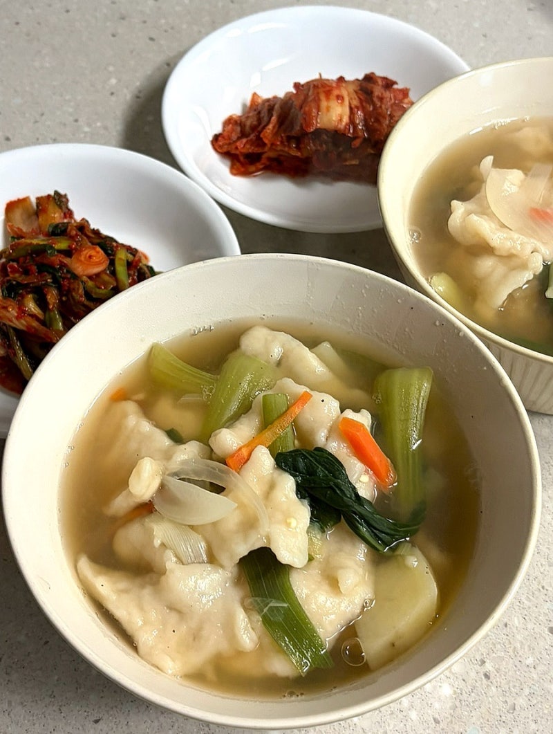 비 오는 날 집에서 뭐 해먹지?｜쫄깃 담백한 초간단 수제비 만들기 (ft.리틀포레스트)