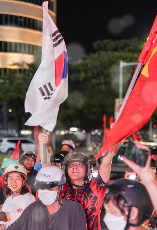 태국전 2대2 무승부에도 웃은 베트남…김상식 감독이 하노이에 남긴 '태극기'의 의미