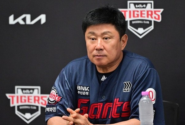 "9번 타자라니"…윤동희, 두 경기 연속 조기 교체 충격, 아시안게임 앞두고 롯데 팬들 '멘붕'