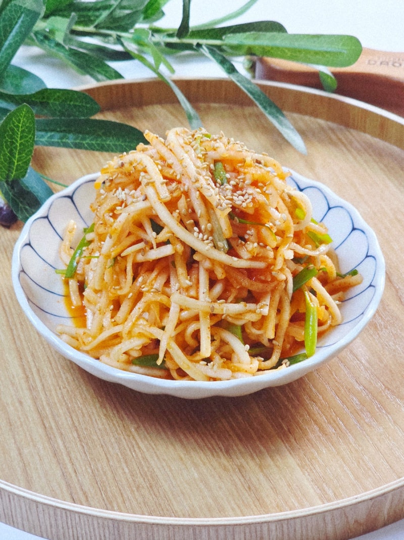 무생채에 고춧가루 넣지 마세요! 편스토랑 김재중 고추장 무생채 만들기, 색깔은 연해도 맛....