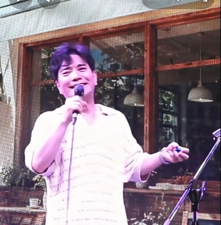 가을날의 사랑이 눈물에 어리네 – 박상규
