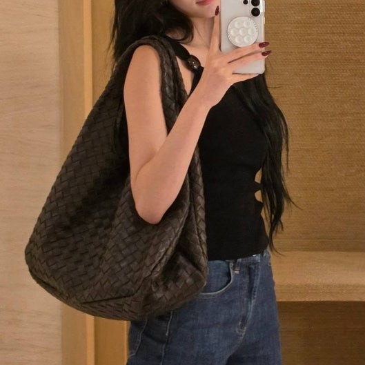 (송혜교까지 든!) 여자 연예인들이 유독 좋아하는 명품백 '보테가베네타 캄파나' 미니 스몰 ....