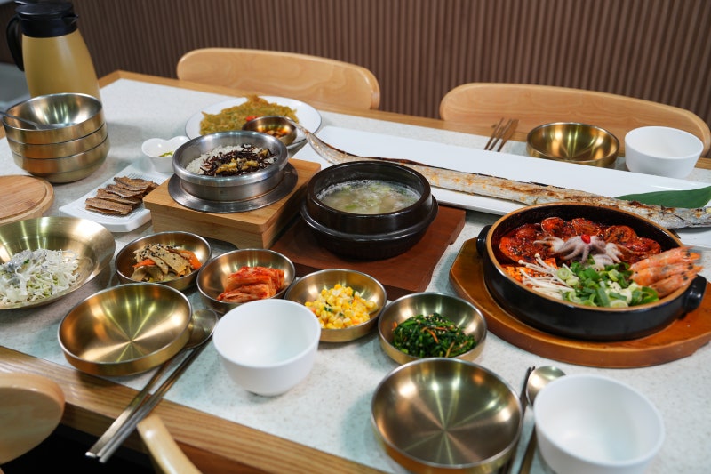 제주 협재해수욕장 근처 맛집 오션뷰와 함께하는 한정식 운치 후기
