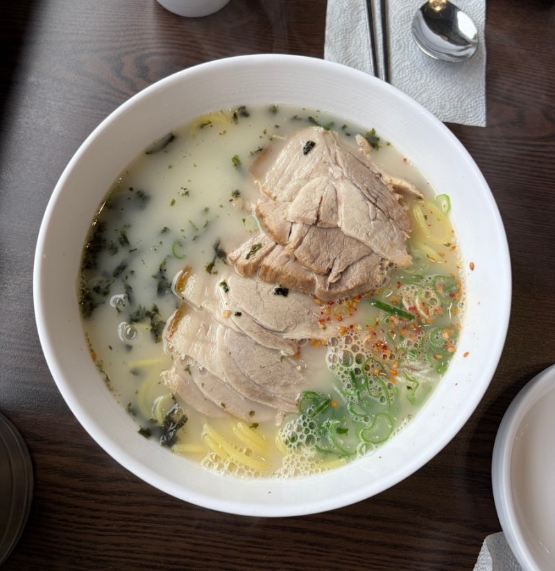 [제주 공항 근처 맛집 추천] 자매국수 본점 / 고기국수, 비빔국수, 물만두 / 회전율 빠른 대형 ....