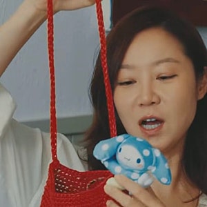 “또 그 가방이네?”…공효진이 못 놓는 레드 가방 어디꺼?