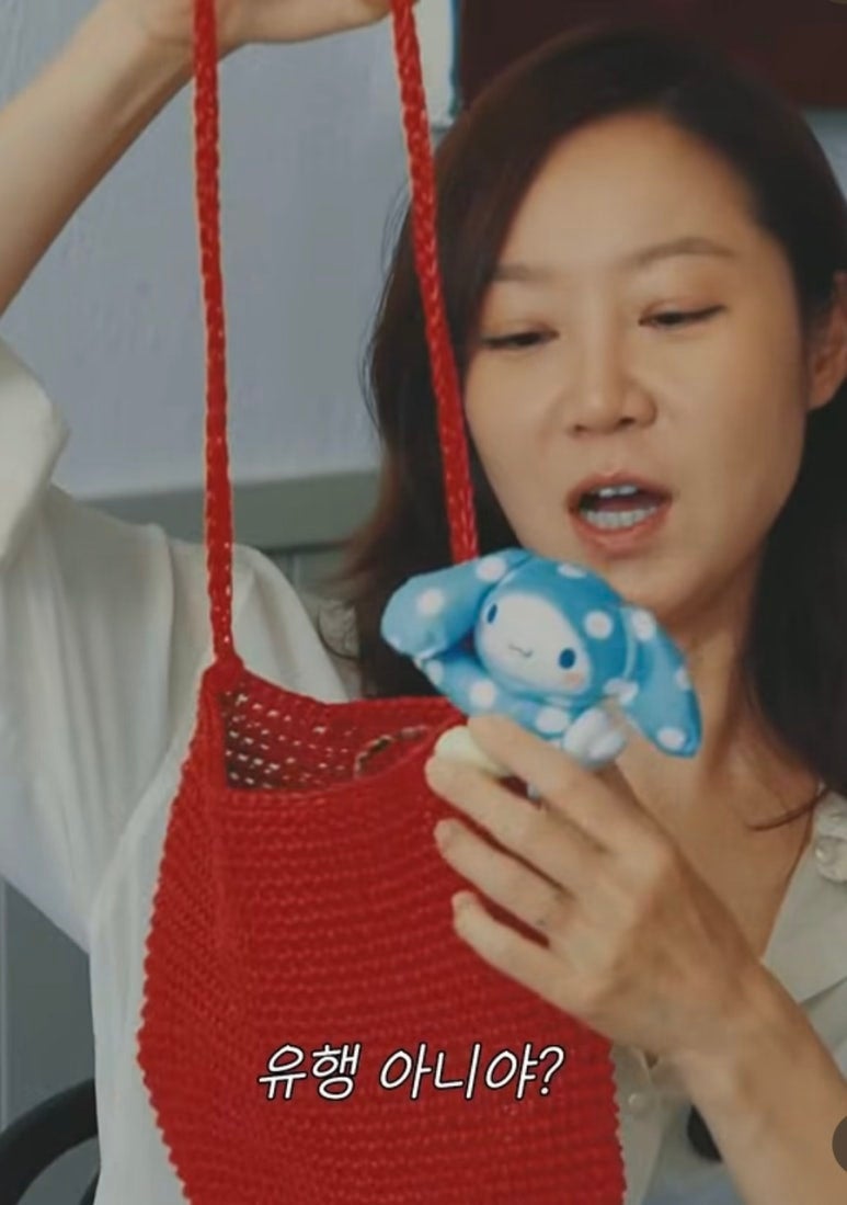 “또 그 가방이네?”…공효진이 못 놓는 레드 가방 어디꺼?