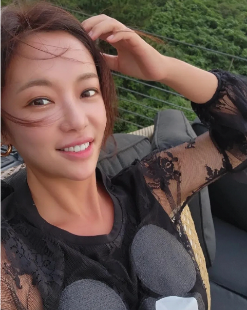 황정음 프로필 나이 키 학력 슈가 데뷔부터 대표작과 유튜브 근황 총정리