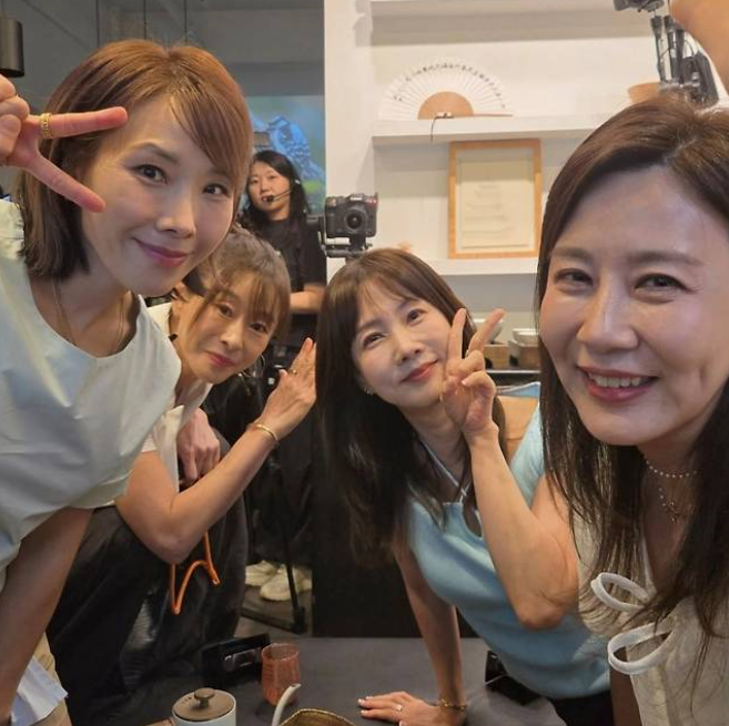 "결혼하겠다"고 뭉쳤던 그 4인방, 16년 뒤 다시 만났더니 전원…